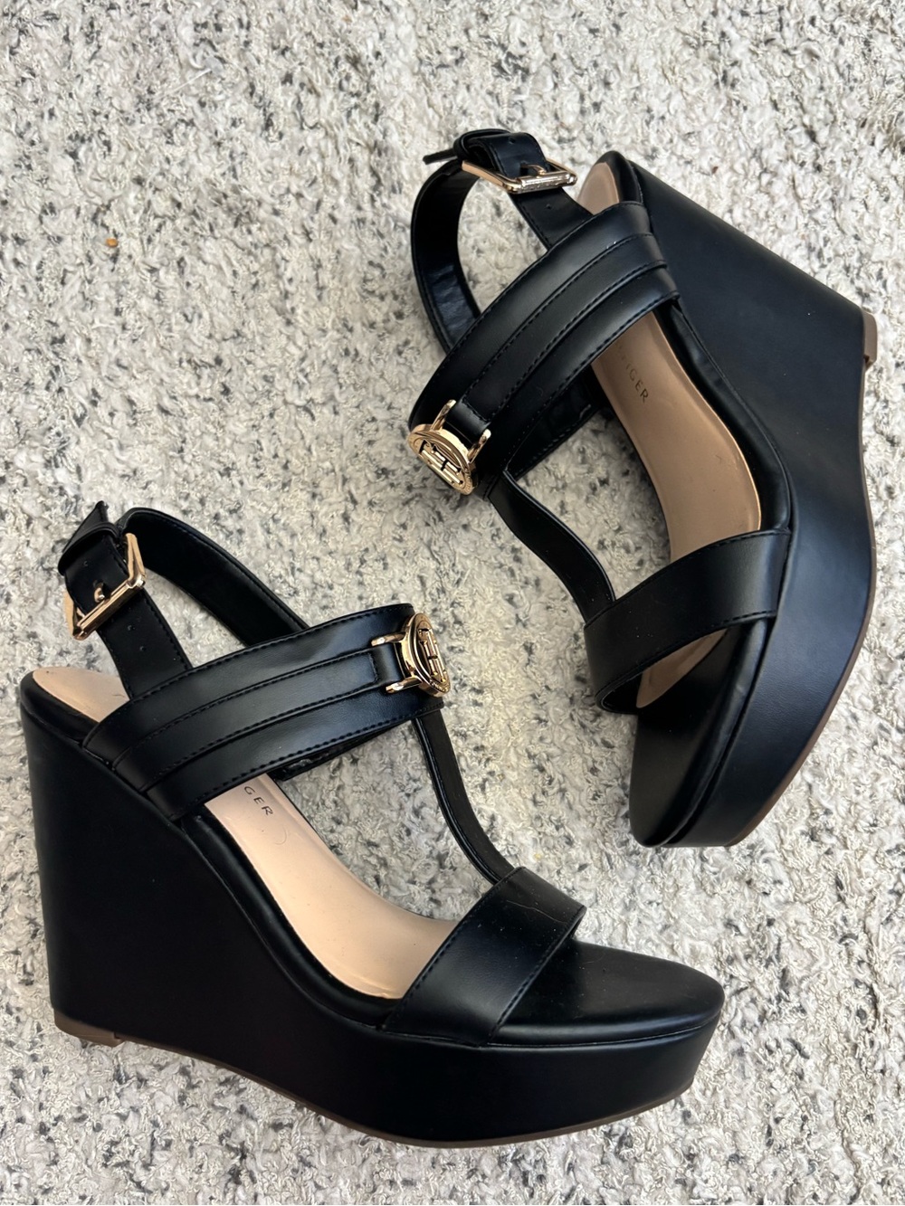 Tommy Hilfiger Black Platform Wedge Sandals – Women’s Size 6